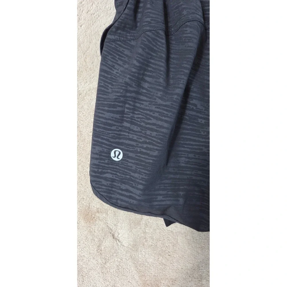 Lululemon peloton bootcamp Ready Shorts Womens 10 gray/black 8